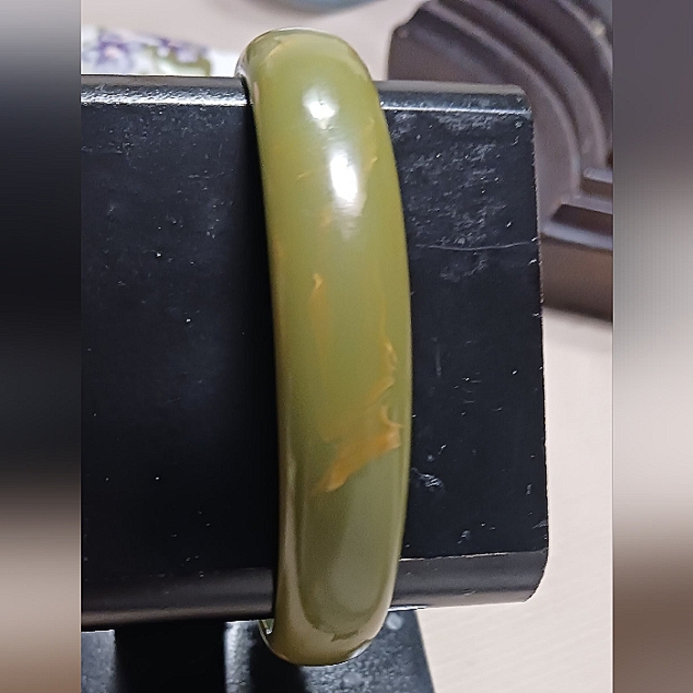 Vintage Marbled BAKELITE Green and Yellow Bracelet